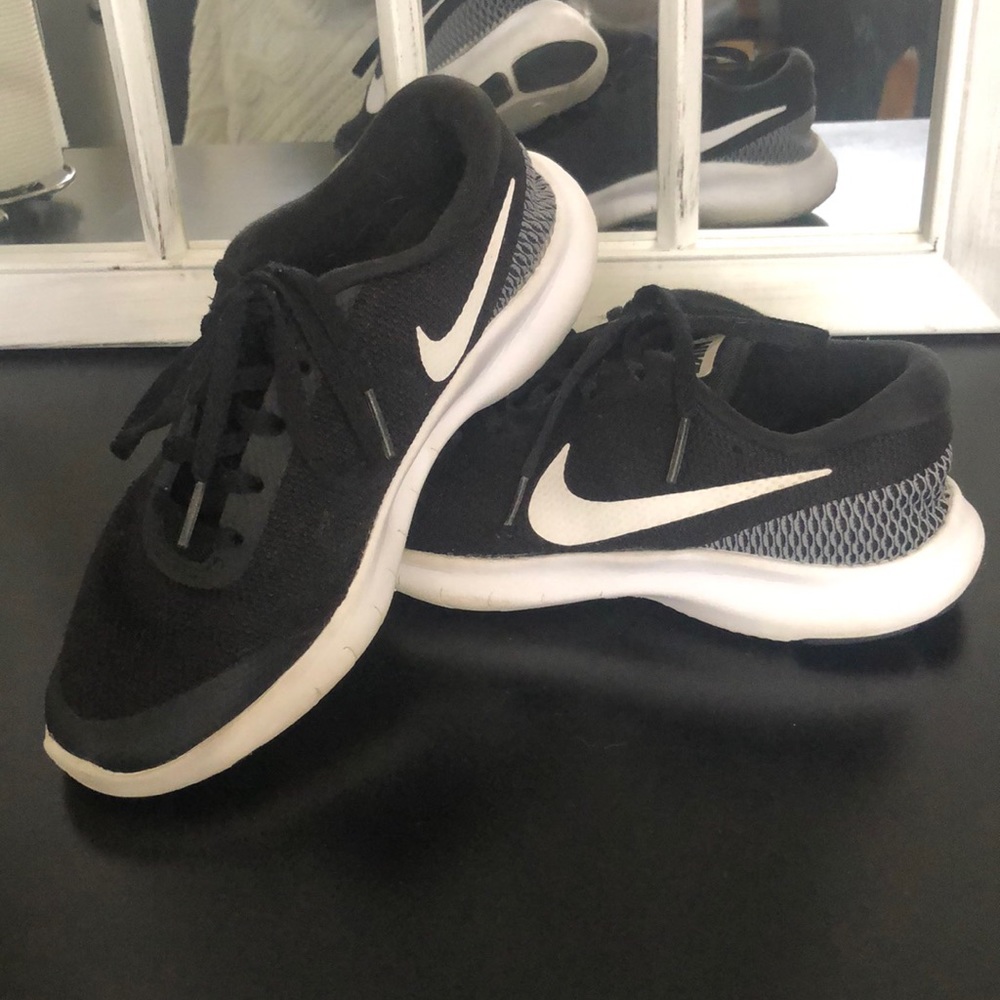 Nike Flex Experience RN 7 shoes